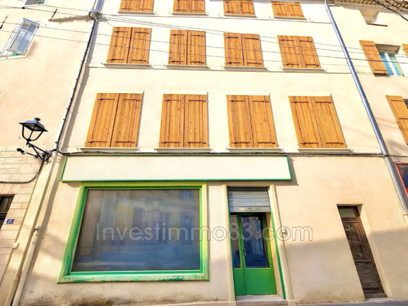 Local commercial de 53 m² à Pertuis avec vitrine et cave, emplacement idéal