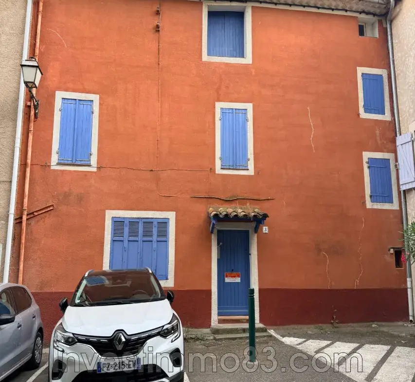 Maison de ville à Saint-Maximin-la-Sainte-Baume – 120 m² à rénover 