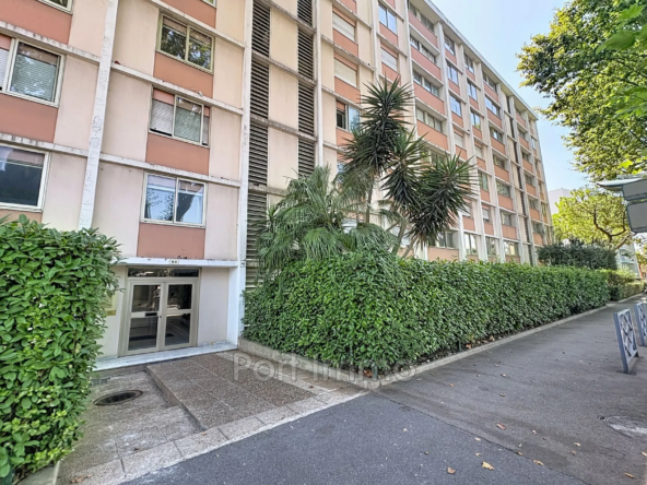 Studio de 27,44 m² à Cagnes-sur-Mer avec cave et résidence sécurisée