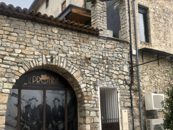 Local commercial rénové de 150 m² avec terrasses à Massillargues-Attuech