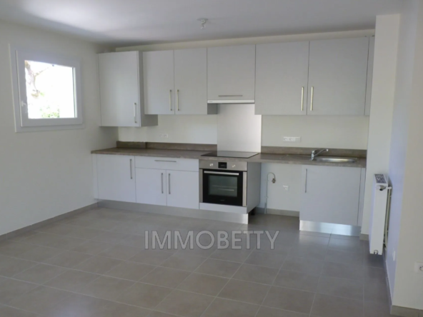 Appartement 3 pièces avec terrasse et garages à Pau Est - Excellent état