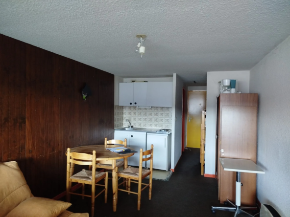 Studio lumineux de 23 m² à Besse-Saint-Anastaise, parfait pour investissement ou résidence