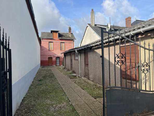 Maison de village à rénover de 82 m² avec terrain à Torcy-le-Petit