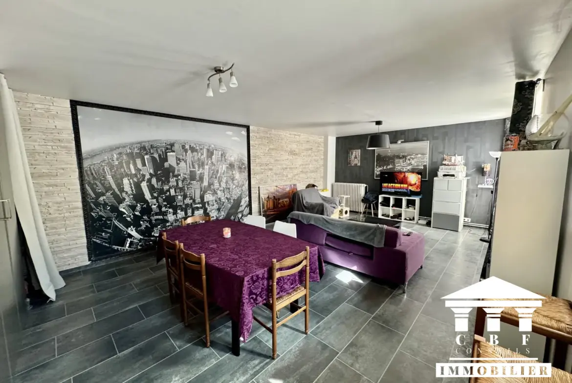 Maison mitoyenne lumineuse de 117 m² avec jardin et terrasse à Le Creusot 