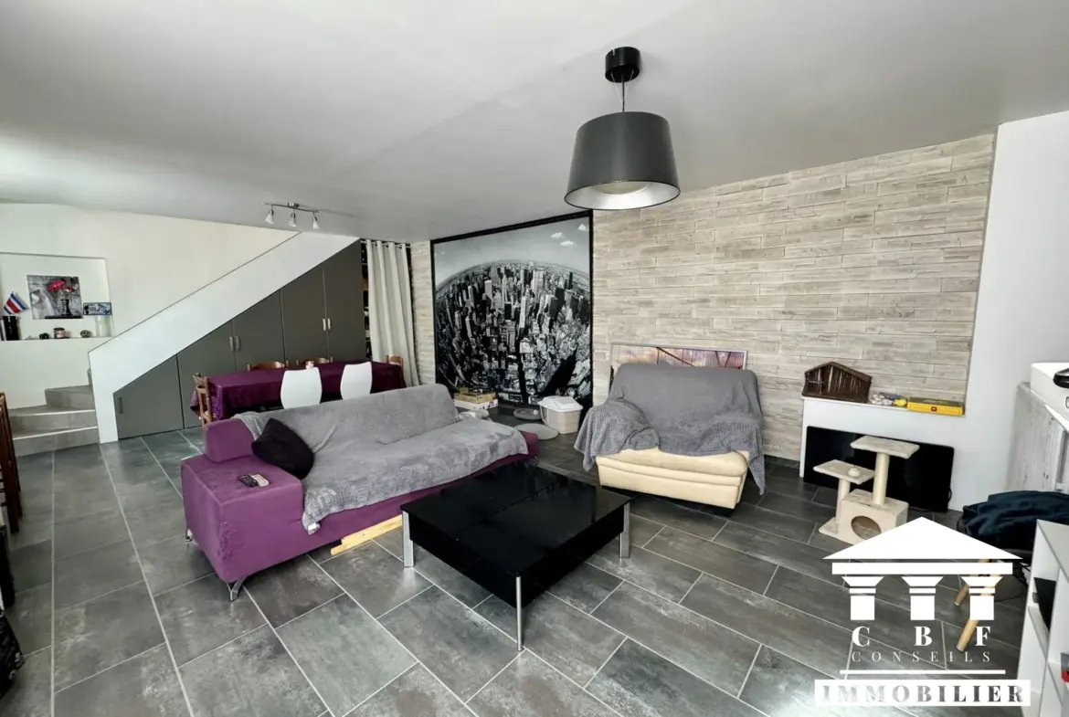 Maison mitoyenne lumineuse de 117 m² avec jardin et terrasse à Le Creusot 