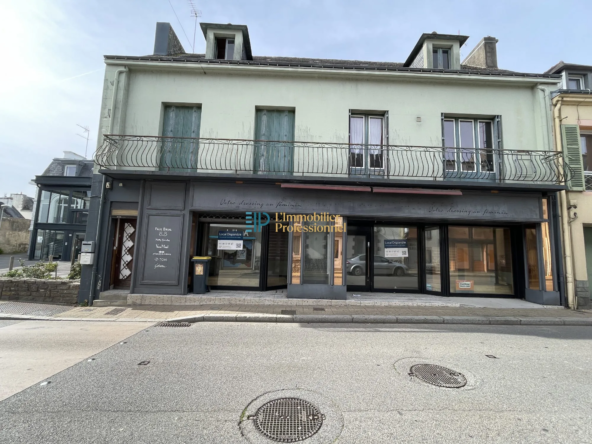 Local commercial loué de 146 m² à Plouay avec forte visibilité et rentabilité de 7,88 %