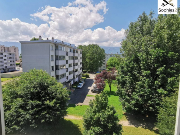 Appartement T4 à rénover à Saint-Martin-d'Hères avec cave et parking collectif