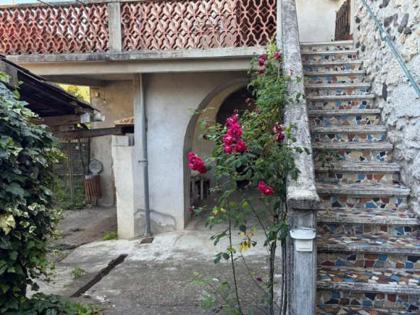 Maison en pierre avec jardin à Chomérac - Belle opportunité de rénovation