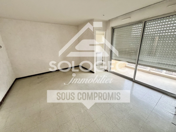 Studio à vendre avec balcon et stationnement privé à Mende
