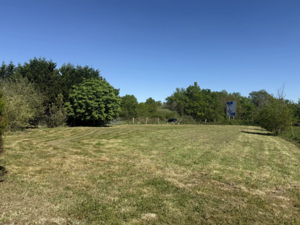 Terrain à bâtir de 1363 m² avec visibilité stratégique à La Roche-sur-Yon