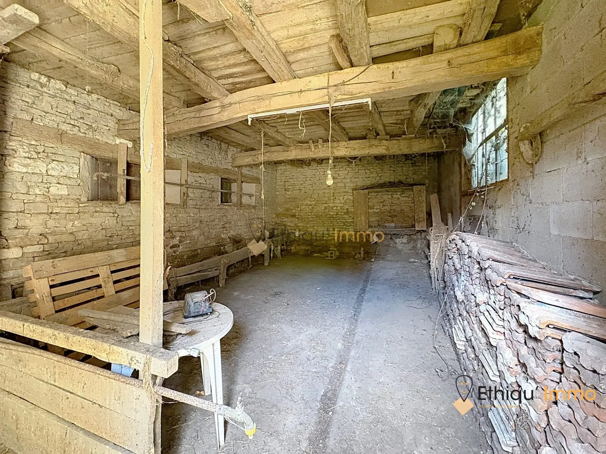 Magnifique corps de ferme avec dépendances et terrain de 7550 m² à Morancourt 