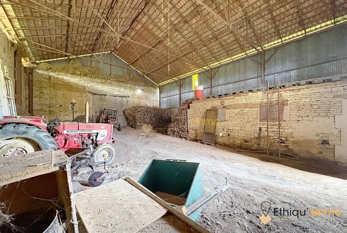 Magnifique corps de ferme avec dépendances et terrain de 7550 m² à Morancourt 