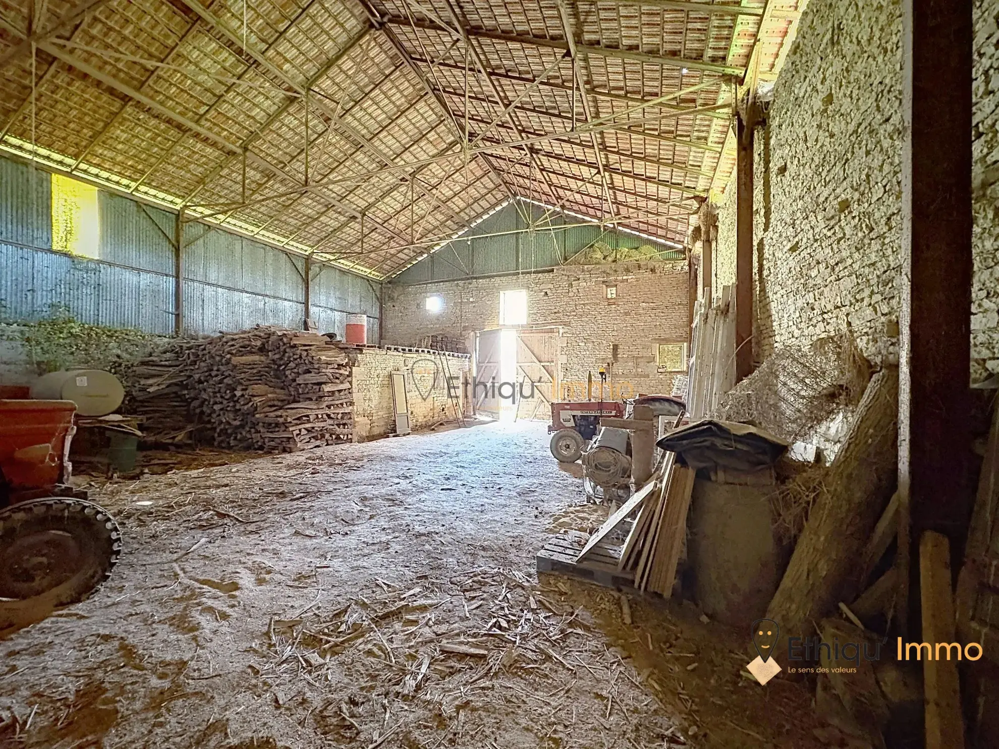 Magnifique corps de ferme avec dépendances et terrain de 7550 m² à Morancourt 