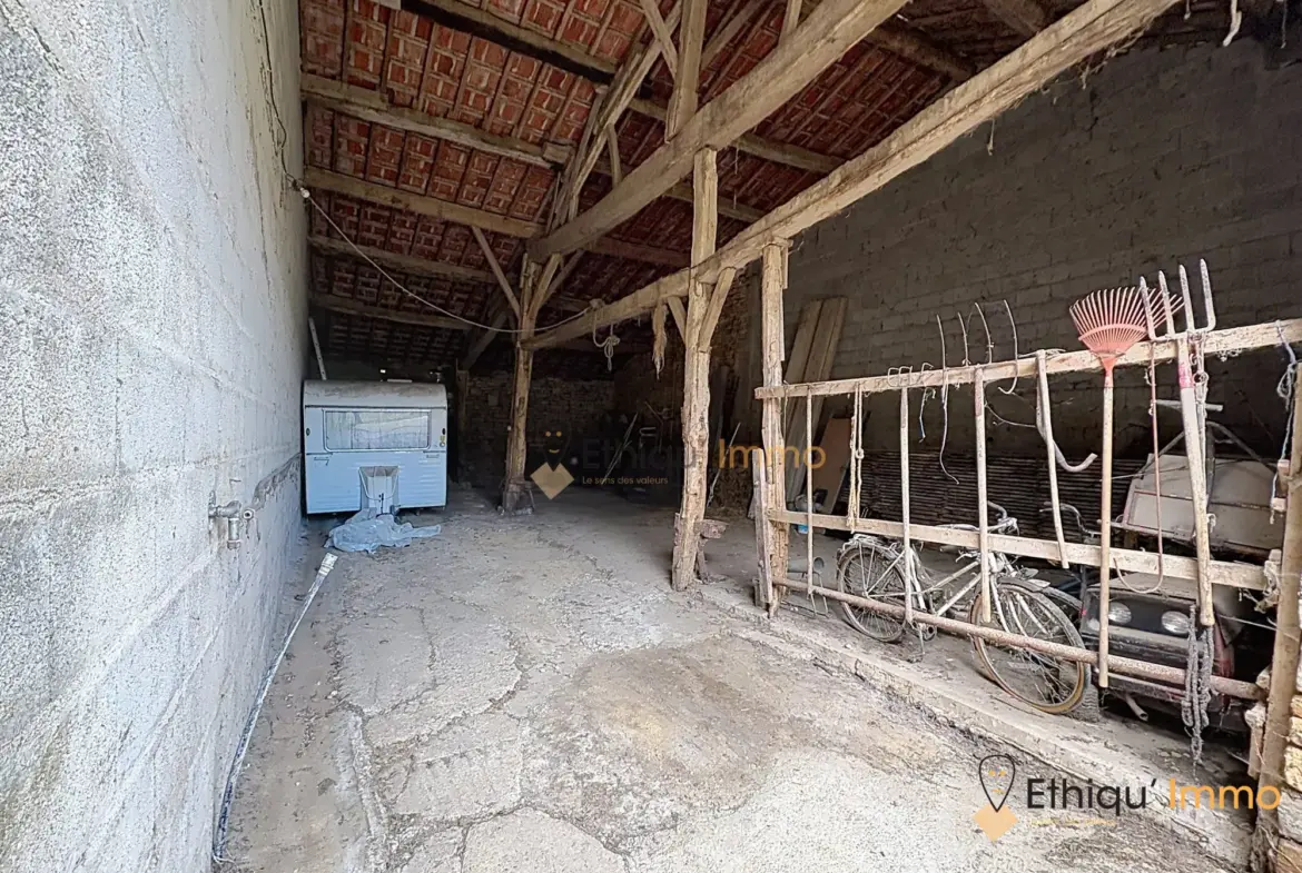 Magnifique corps de ferme avec dépendances et terrain de 7550 m² à Morancourt 