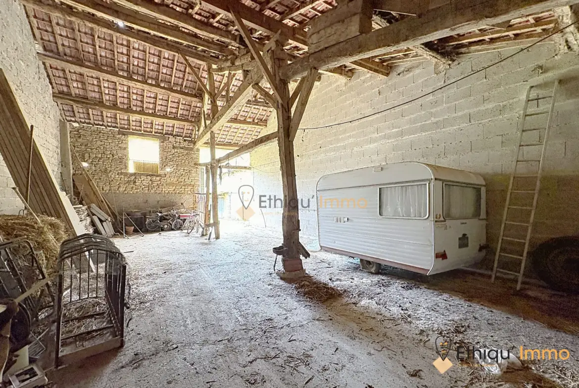 Magnifique corps de ferme avec dépendances et terrain de 7550 m² à Morancourt 