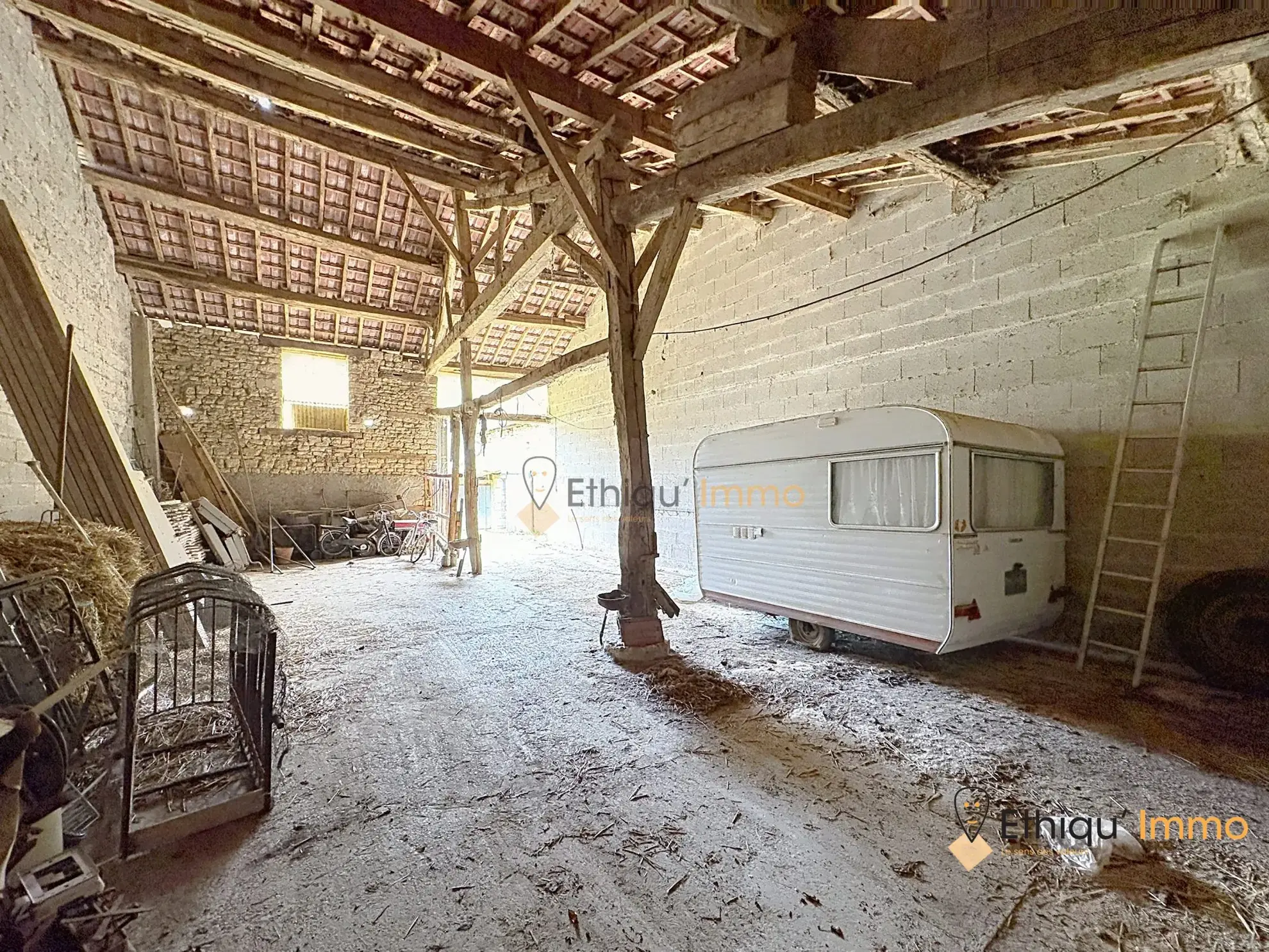 Magnifique corps de ferme avec dépendances et terrain de 7550 m² à Morancourt 