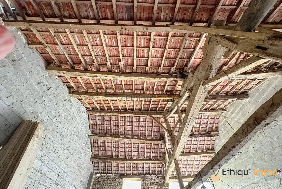 Magnifique corps de ferme avec dépendances et terrain de 7550 m² à Morancourt 