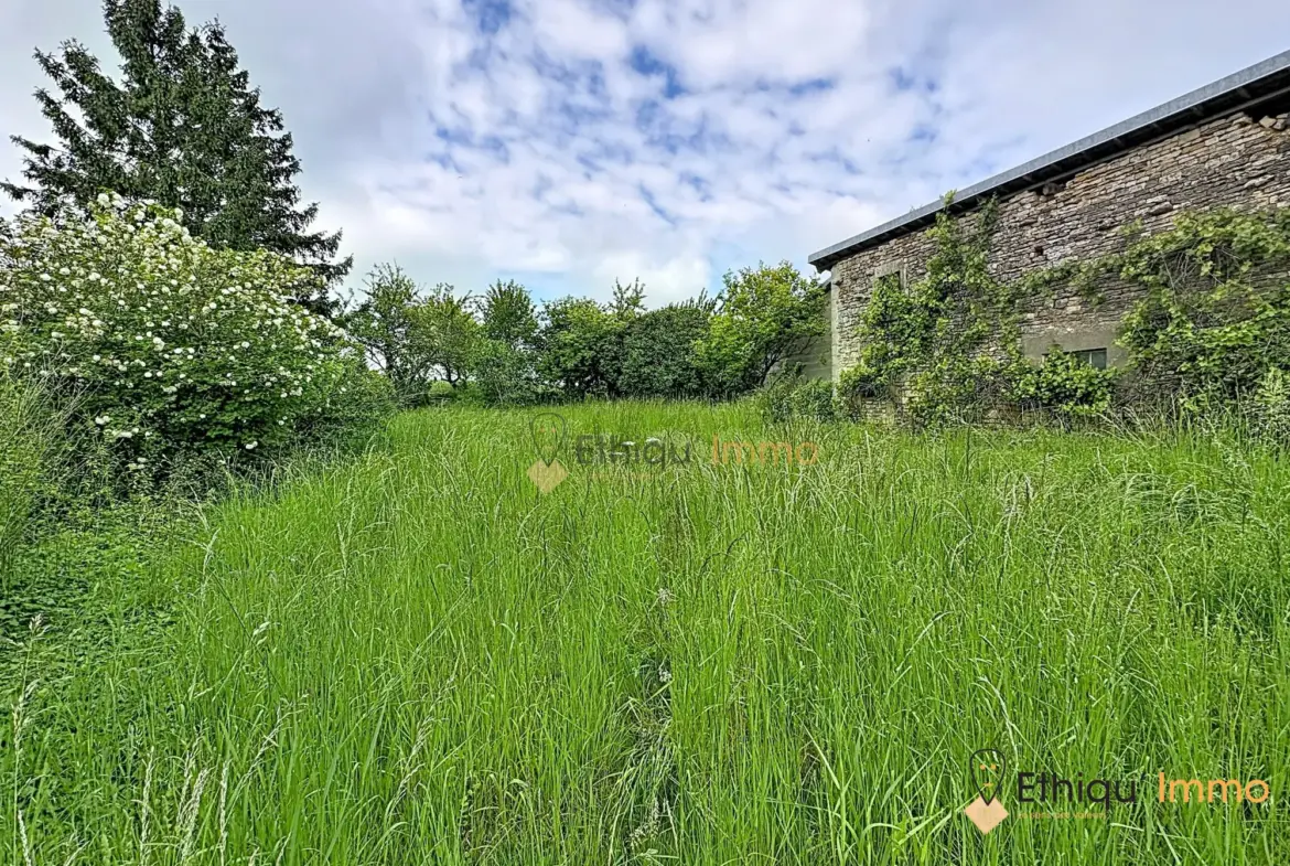 Magnifique corps de ferme avec dépendances et terrain de 7550 m² à Morancourt 