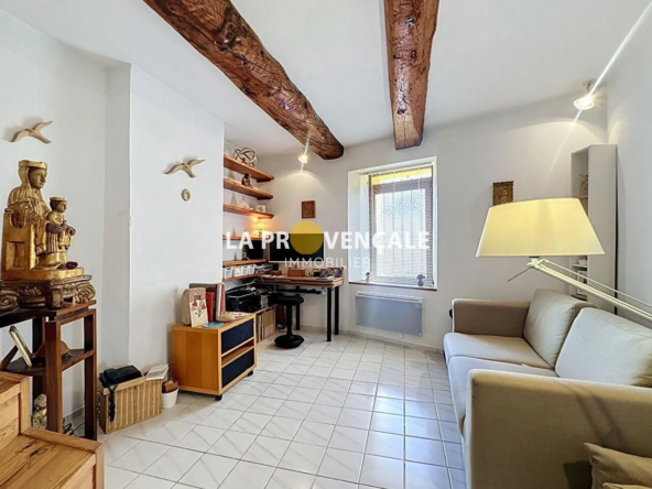 Maison de village lumineuse avec mezzanine à Pourrières