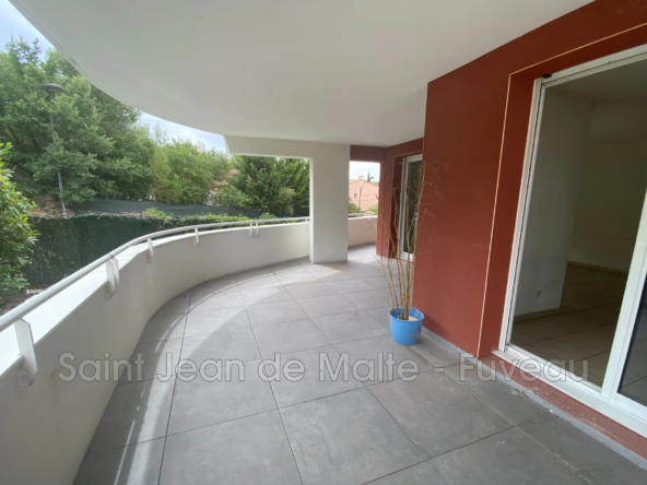 Bel appartement 2 pièces avec terrasse et piscine à Fuveau