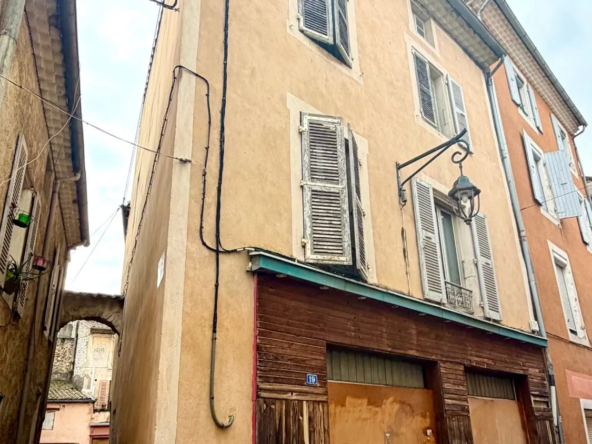 Immeuble à vendre avec fort potentiel à Montélimar en centre-ville