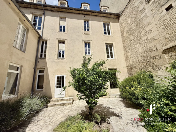 Appartement F1 lumineux avec vue sur Abbaye à Caen – Idéal investissement ou première acquisition