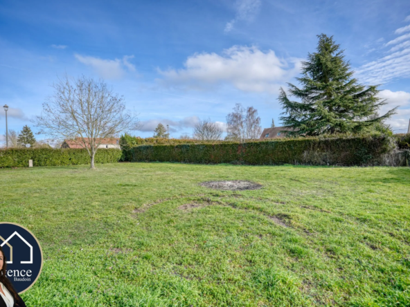 Terrain constructible de 926 m² à Houdan - Emplacement calme et viabilisé
