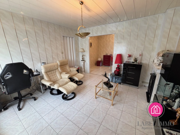 Maison semi-individuelle avec grand garage à Crespin, 110m², calme