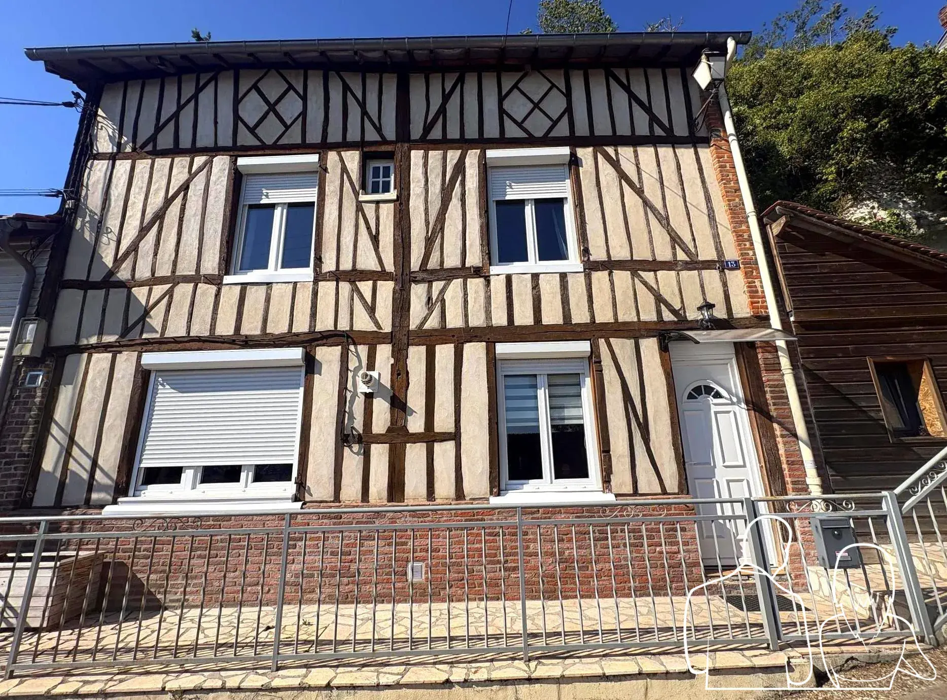 Maison de ville de 68,88 m² avec terrasse et potentiel à Pont-Audemer 