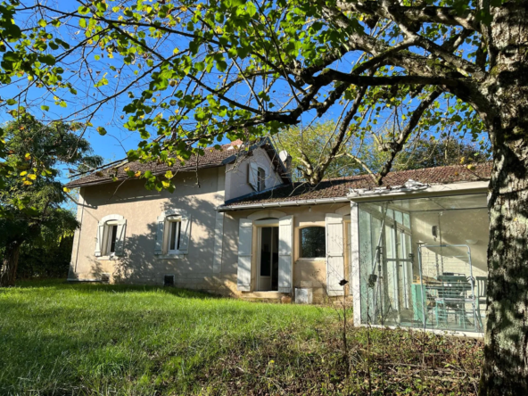 Maison ancienne avec piscine et grand jardin à Escamps - Opportunité rare