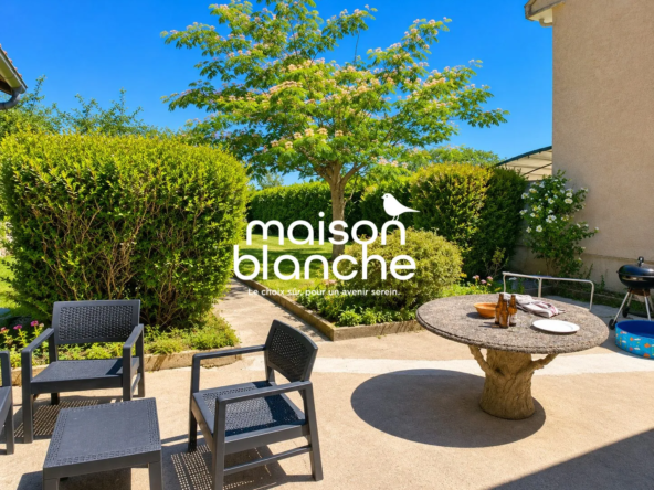 Maison à vendre à Parthenay - Spacieuse et lumineuse de 55 m² avec jardin et proximité commodités