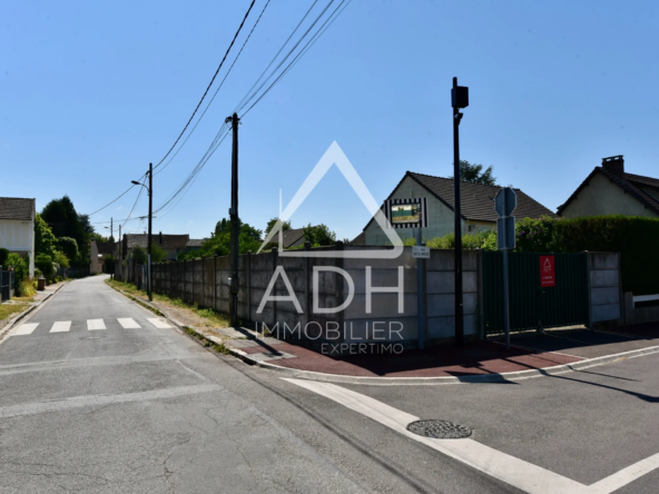 Terrain constructible de 701 m² à Villiers Le Mahieu, zone Ua du PLU