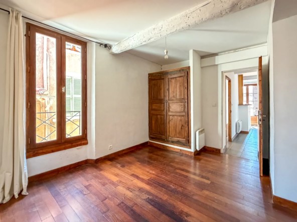 Appartement T2 lumineux avec cuisine et bureau au centre de Hyères