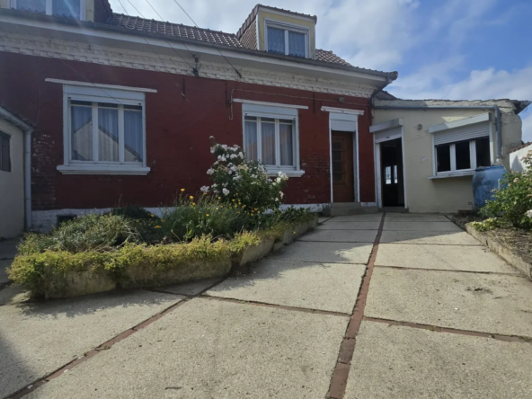 Maison à rénover avec jardin et potentiel d'agrandissement à Allouagne