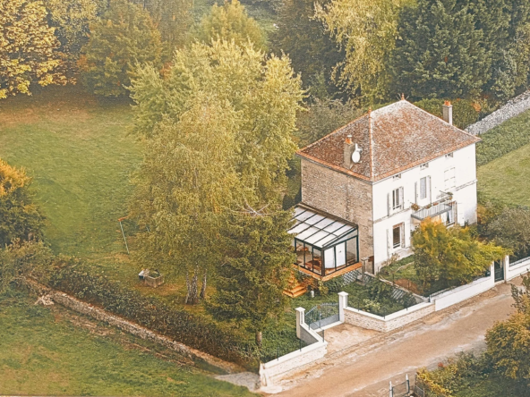 Magnifique maison de maître 157m² avec dépendance à Rougemont, idéale pour investisseur ou résidence paisible