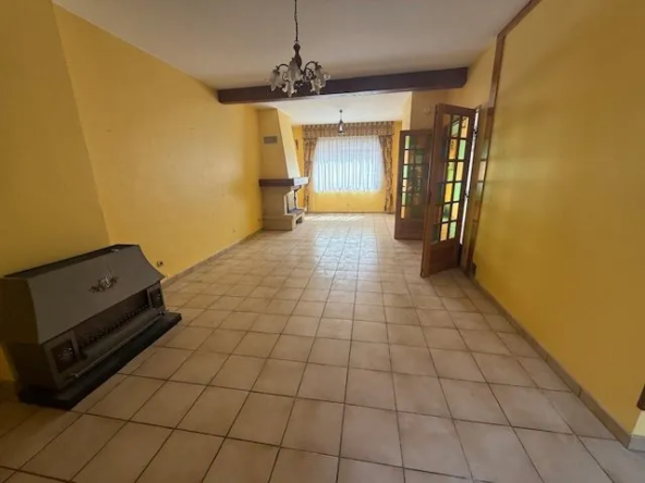 Grande maison de ville à Lens avec 4 chambres et potentiel de rénovation