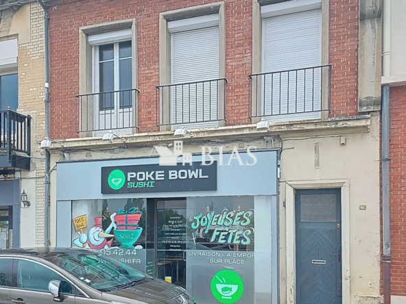 Immeuble à Duclair face à la Seine, murs commerciaux et duplex en centre-ville