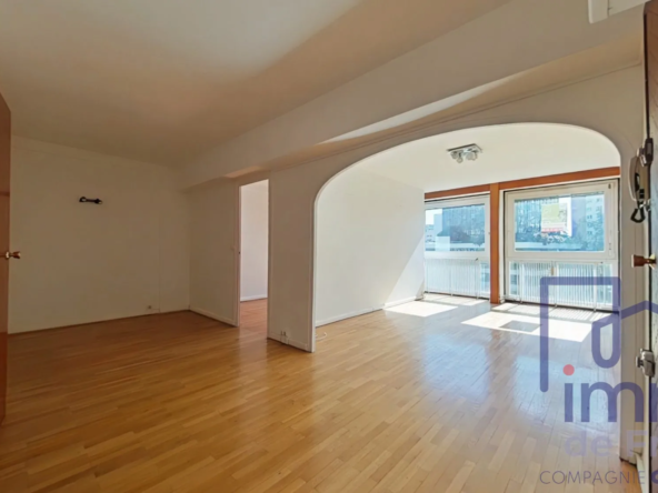 Appartement F2 lumineux avec vue dégagée à Saint-Étienne