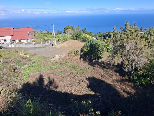 Terrain constructible à La Chaloupe pour construction résidentielle ou investissement