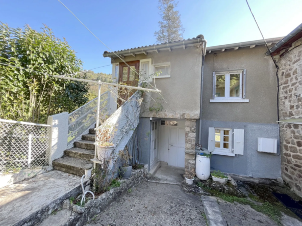 Maison à Lamastre avec jardin au pied du Château de Retourtour
