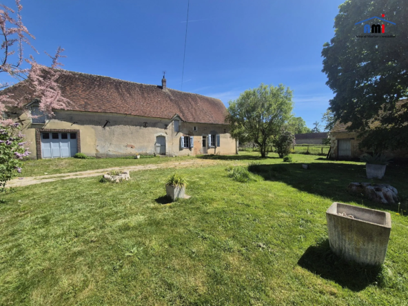 Corps de ferme à rénover à Sablons sur Huisne avec terrain de 1100 m²
