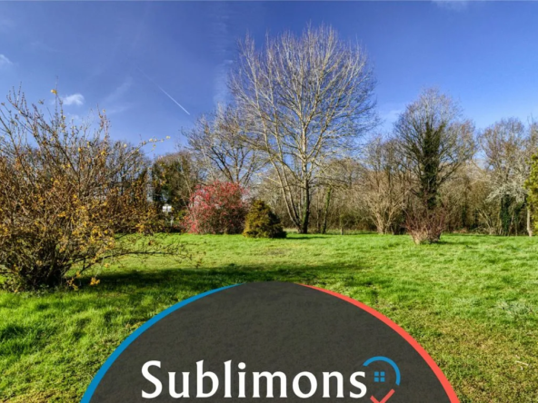 Terrain constructible de 2440 m² à Peillac avec fort potentiel d'aménagement