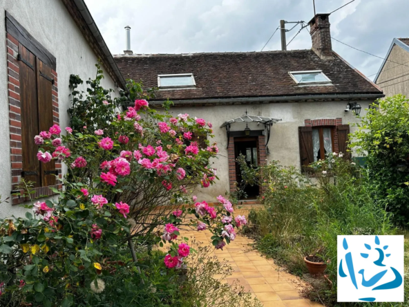 Maison à vendre à Chaumot avec 4 chambres, cave, cour et garage - Investissez dès maintenant