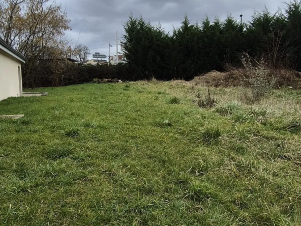 Terrain constructible de 255 m² à Mennecy - Viabilisé et prêt à bâtir