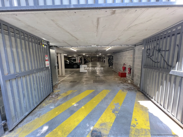 Parking intérieur sécurisé Lille St Michel / Jeanne d'Arc, rare sur le secteur