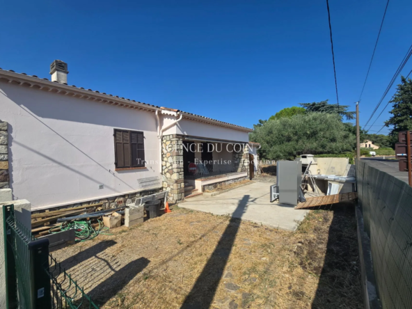 Maison mitoyenne à rénover avec jardin à Trans-en-Provence