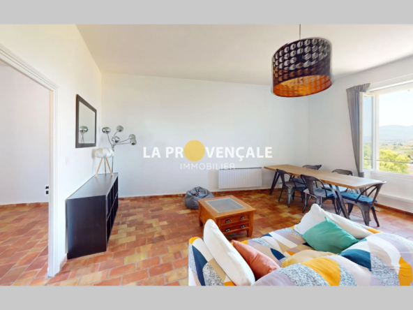 Appartement T3 avec vue dégagée, climatisation et parking à Pourrières