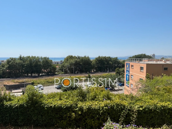 Appartement 2 pièces avec loggia vue mer à Saint-Laurent-du-Var