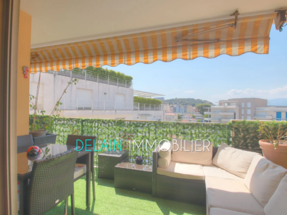 Appartement 2 pièces rénové avec terrasse à Cagnes-sur-Mer en centre-ville