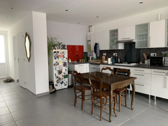 Maison rénovée avec jardin et garage à Sains-en-Amiénois proche Amiens